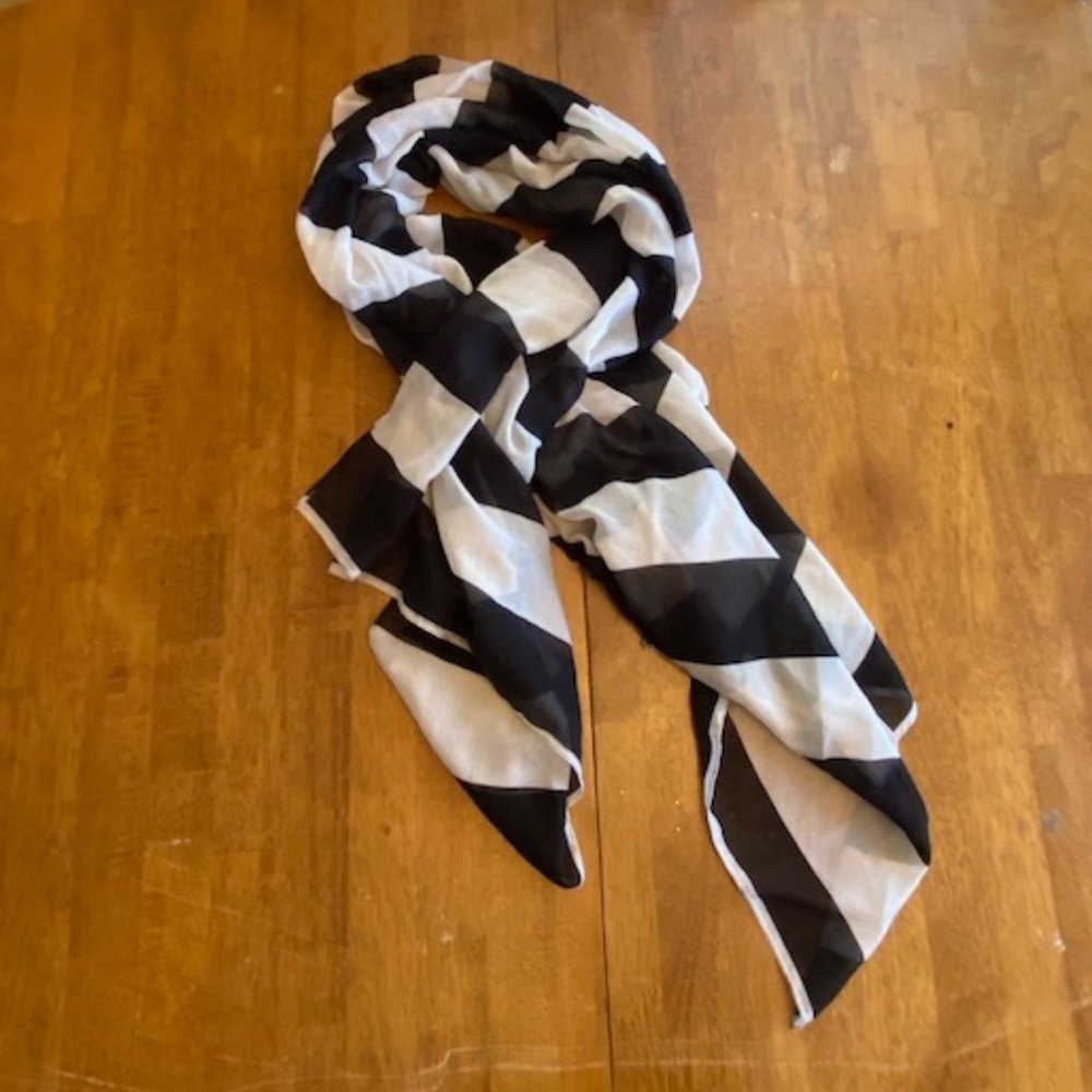 Black & White striped scarf SEE BUNDLES!